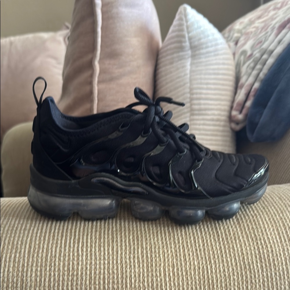 Stylish Black Women's Sneakers